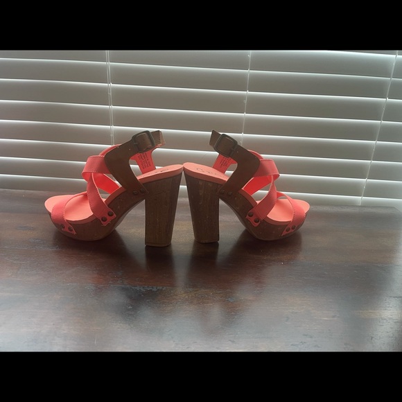 Groove - Picture 5 of 5